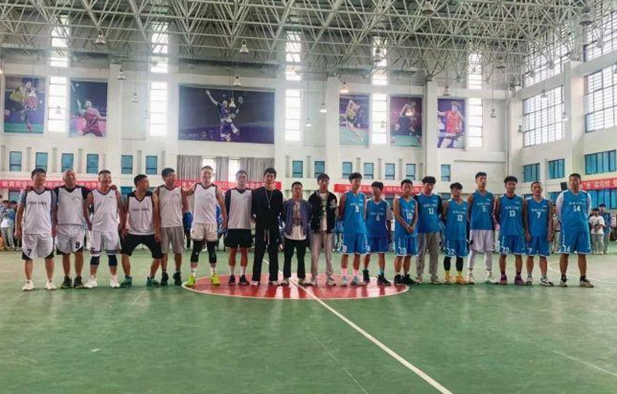 老師VS學(xué)生籃球賽，精彩看過(guò)來(lái)~