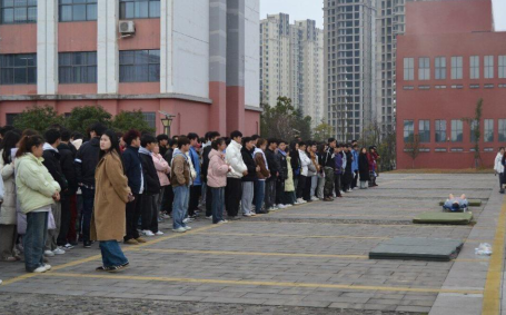 土木工程系舉行消防演練活動(dòng)