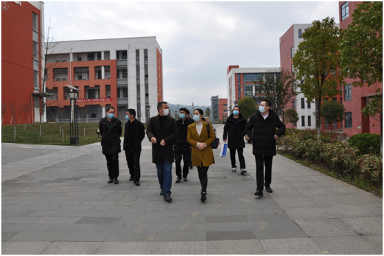 浙江省平湖市領(lǐng)導(dǎo)、企業(yè)家  赴畢節(jié)工業(yè)職業(yè)技術(shù)學(xué)院進(jìn)行交流座談