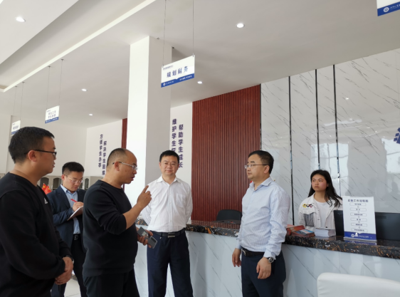 突出學(xué)史力行，為學(xué)生辦實(shí)事解難題 ——畢節(jié)工職院黨委書記李涌到學(xué)生事務(wù)服務(wù)中心、 學(xué)生宿舍走訪調(diào)研