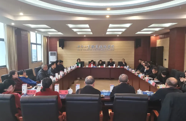 情系桑榆重晚晴 尊師敬老暖人心  學院召開離退休領(lǐng)導、教師座談會