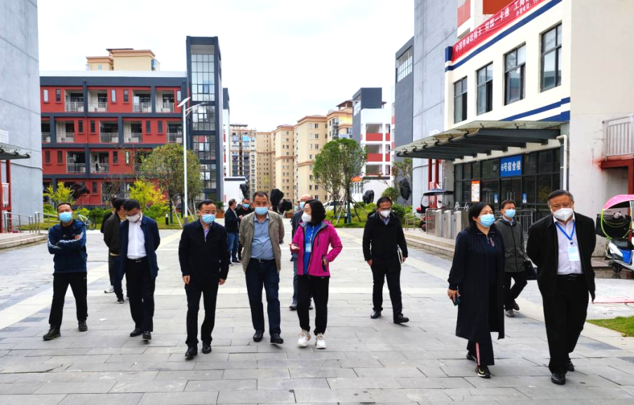 畢節(jié)市人民政府辦公室副主任金莉、畢節(jié)市教育局副局長何友國一行到我院檢查指導疫情防控工作