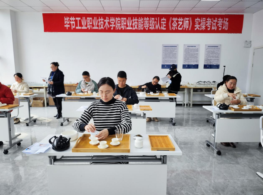 搭建“雙師型”隊伍建設(shè)平臺，助力技能人才高質(zhì)量發(fā)展