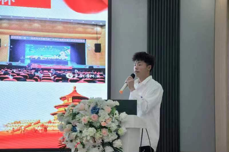 2021-2022學(xué)年國家獎(jiǎng)學(xué)金獲得者個(gè)人事跡專欄第一期——黃杏、譚程慧