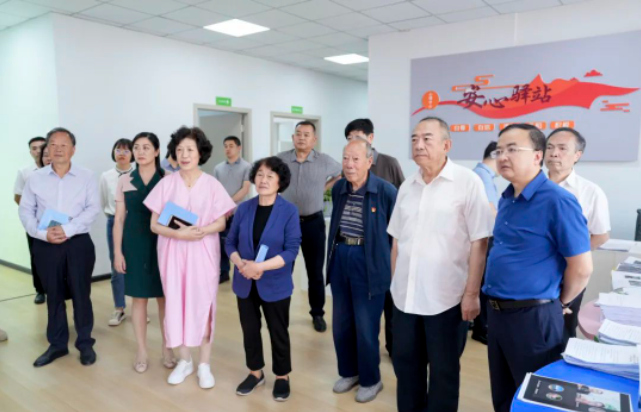 省、市關(guān)心下一代工作委員會(huì)赴畢節(jié)工業(yè)職業(yè)技術(shù)學(xué)院調(diào)研