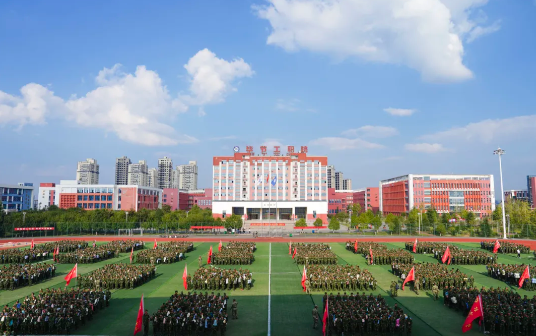 畢節(jié)工業(yè)職業(yè)技術(shù)學院2024級新生軍訓拉練紀實