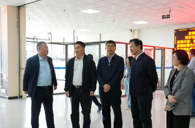 廣州鐵路職業(yè)技術(shù)學(xué)院、廣州機(jī)電技師學(xué)院到我院調(diào)研交流