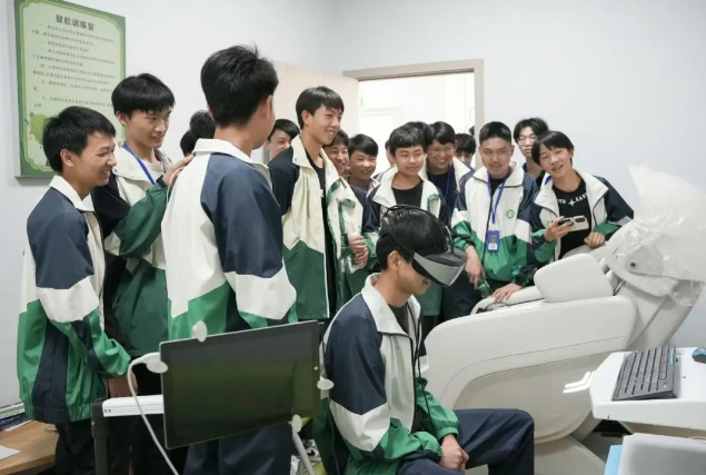 黔西市中等職業(yè)學校到我院開展游學交流活動