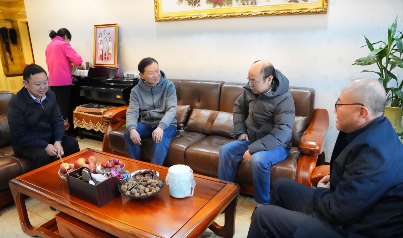 歲寒情深送溫暖  凝聚共識繪同心——學院領(lǐng)導春節(jié)前夕走訪慰問離退休老同志及駐村干部